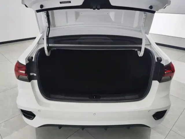 Roewe i5 — Фото автомобиля 4