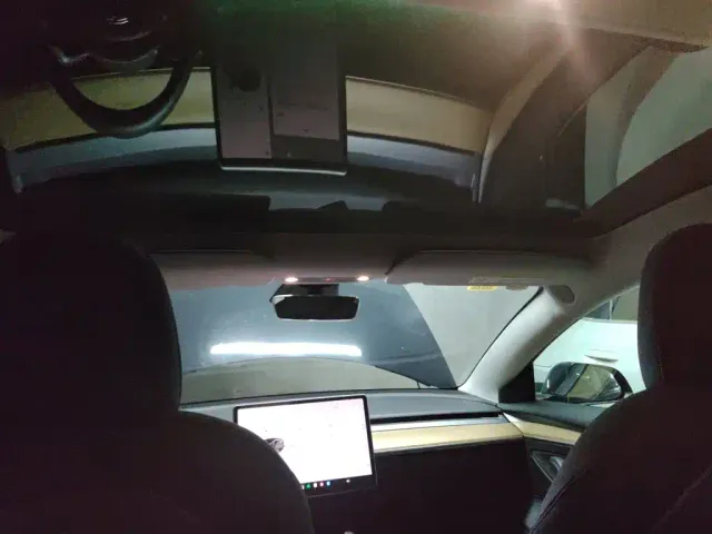 Tesla Model 3 — Фото автомобиля 8