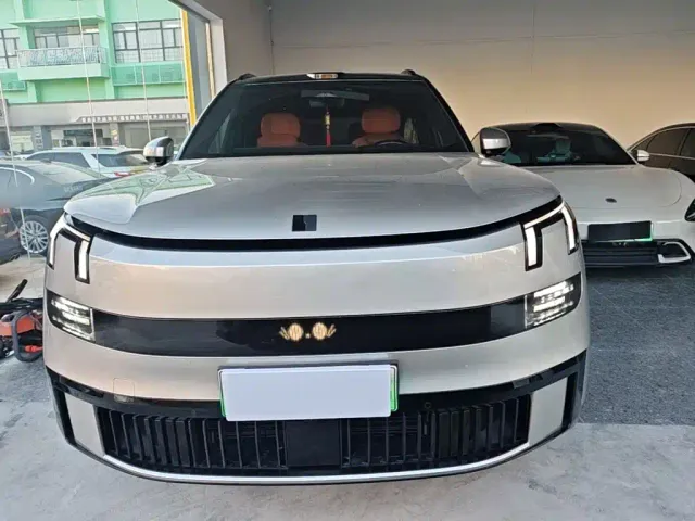 Lynk & Co 900 — Фото автомобиля 2