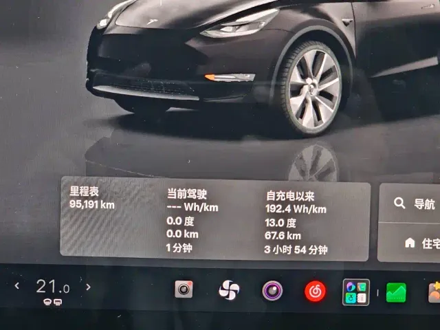 Tesla Model Y — Фото автомобиля 27