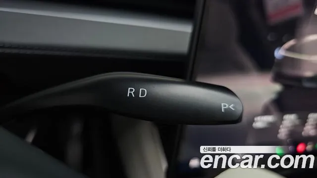 Tesla Model Y — Фото автомобиля 30