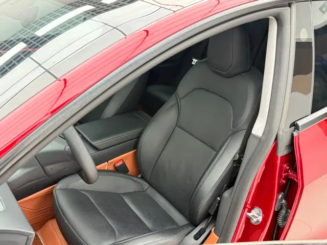 Tesla Model 3 — Фото автомобиля 18