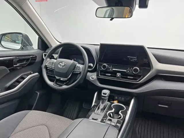 Toyota Highlander — Фото автомобиля 24