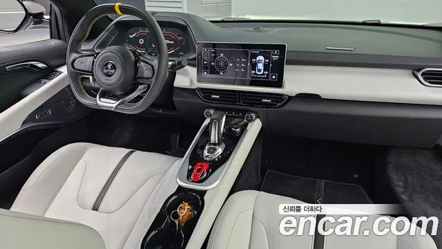 Lotus Emira — Фото автомобиля 6