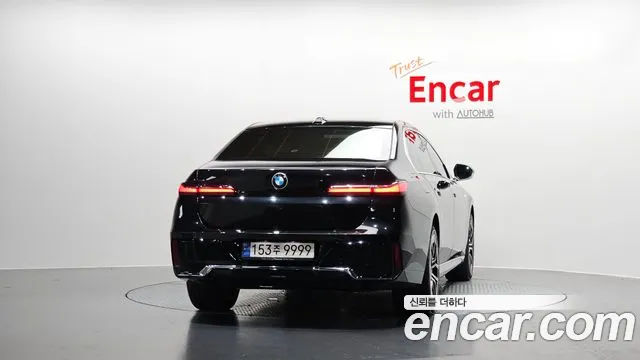 BMW 7-Series 7 серия (G70) 740i sDrive M Sport — Фото автомобиля 4