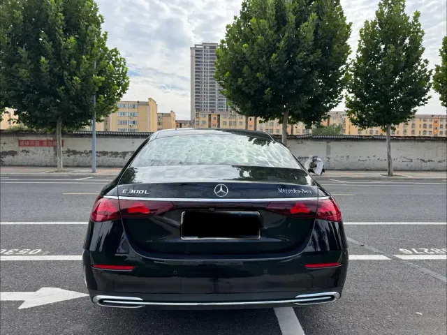 Mercedes-Benz E-Class — Фото автомобиля 8