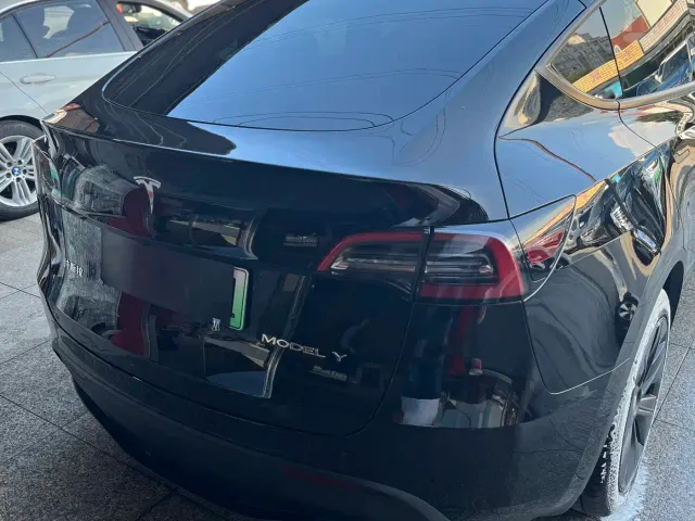 Tesla Model Y — Фото автомобиля 6