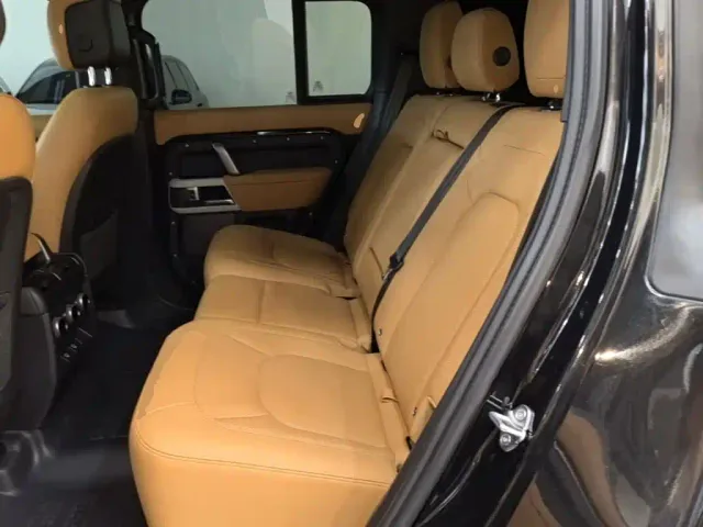 Land Rover Defender — Фото автомобиля 16
