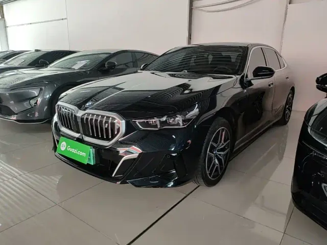 Фотография автомобиля — BMW i5