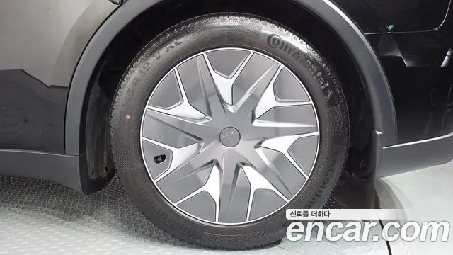 Tesla Model Y — Фото автомобиля 20