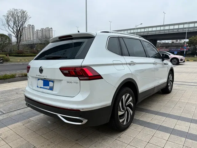 Volkswagen Tiguan L — Фото автомобиля 12