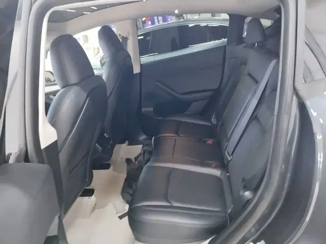 Tesla Model Y — Фото автомобиля 16