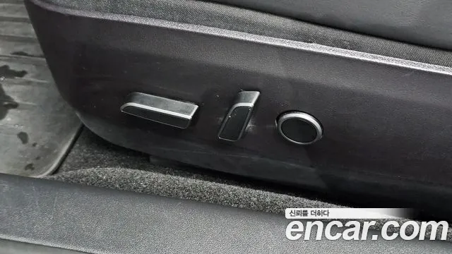 Tesla Model 3 — Фото автомобиля 24