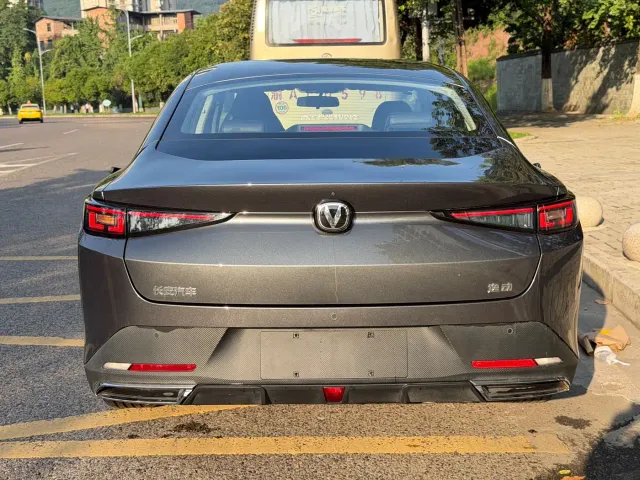 Changan Eado — Фото автомобиля 4