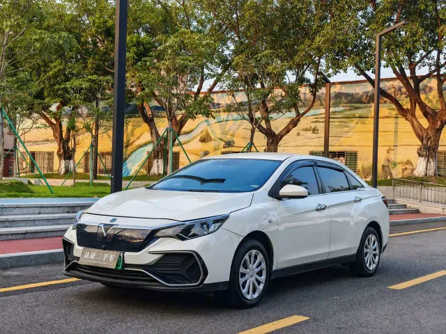 Фотография автомобиля — Venucia D60 EV