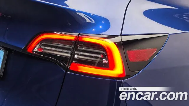 Tesla Model Y — Фото автомобиля 8