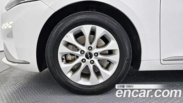 Kia K8 — Фото автомобиля 5