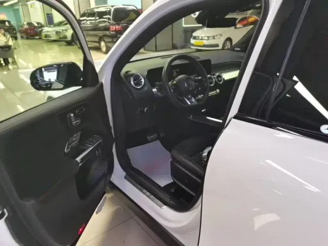 Mercedes-Benz GLB AMG — Фото автомобиля 14