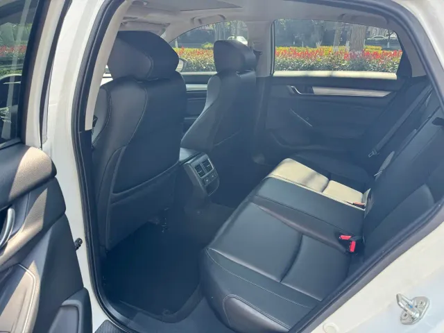 Honda Accord — Фото автомобиля 6