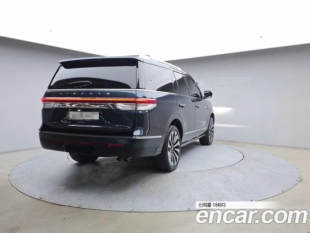 Lincoln Navigator 4th Gen — Фото автомобиля 2