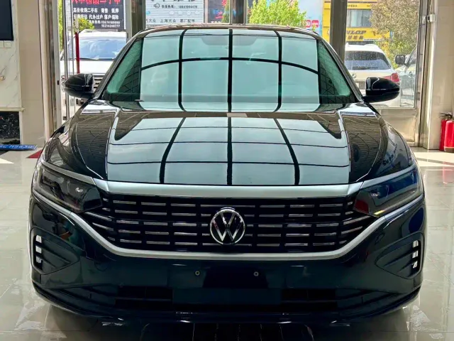Volkswagen Passat — Фото автомобиля 2