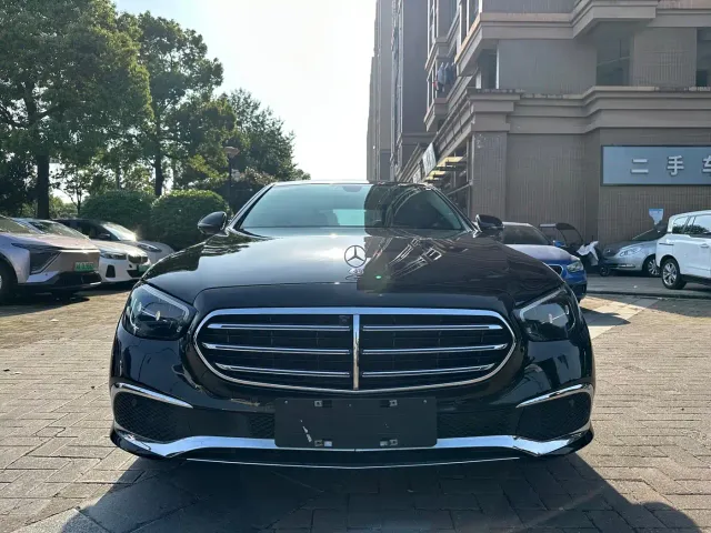 Mercedes-Benz E-Class — Фото автомобиля 2
