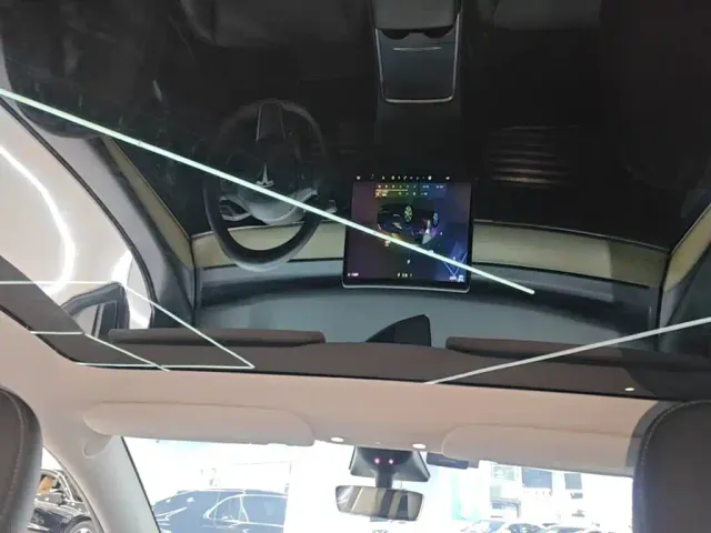 Tesla Model Y — Фото автомобиля 17