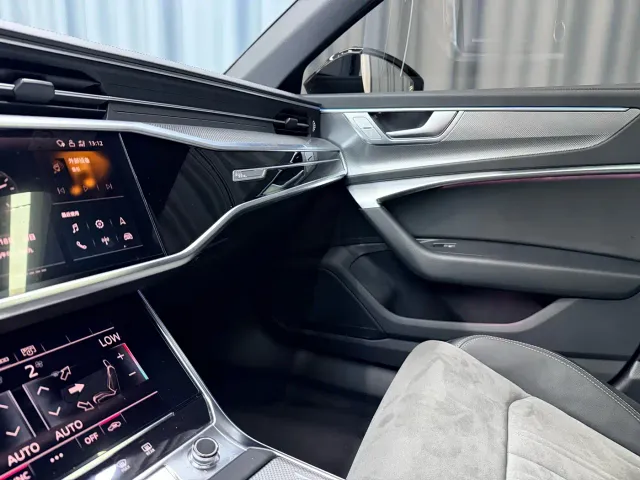 Audi A6L — Фото автомобиля 16