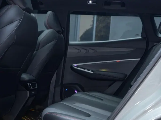 Geely Boyue — Фото автомобиля 12