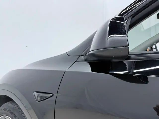 Tesla Model Y — Фото автомобиля 16