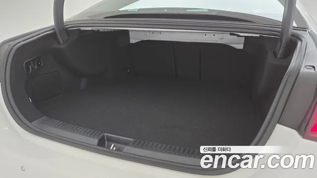 Mercedes-Benz E-Class — Фото автомобиля 11