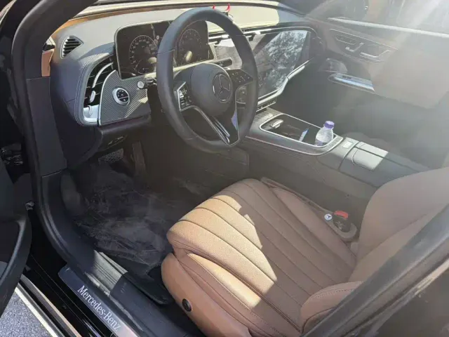 Mercedes-Benz E-Class — Фото автомобиля 3