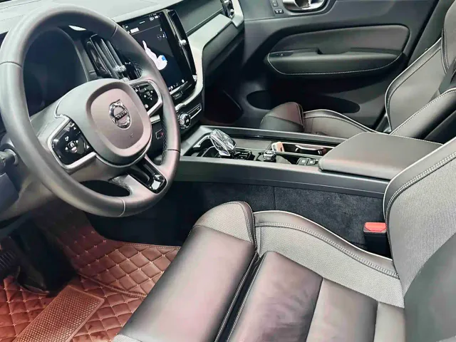 Volvo XC60 — Фото автомобиля 9