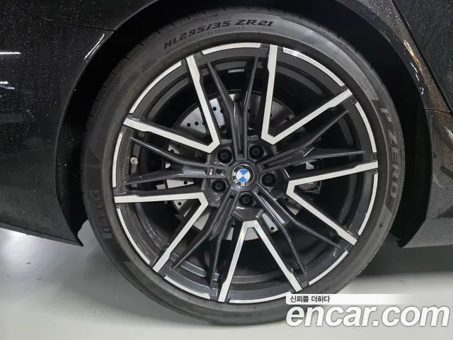 BMW M5 G90 — Фото автомобиля 9