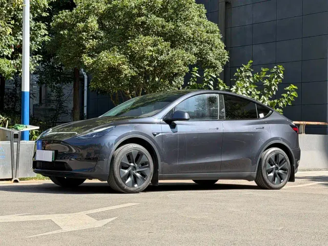 Фотография автомобиля — Tesla Model Y
