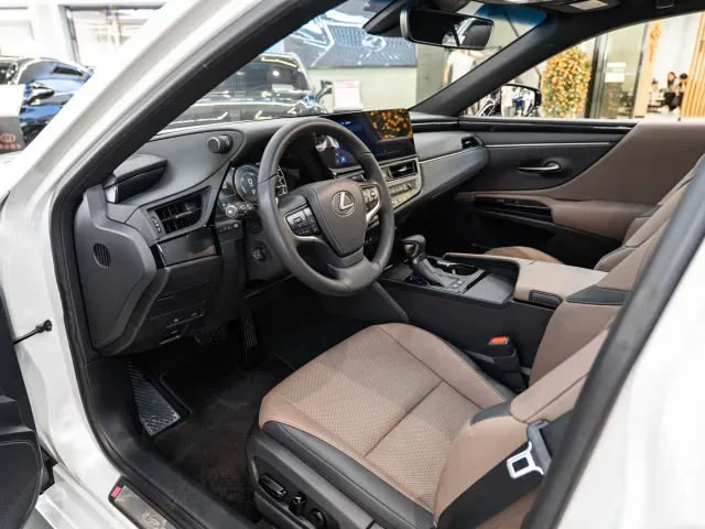 Lexus ES — Фото автомобиля 9