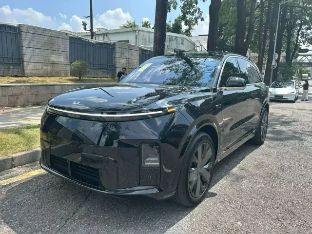 Li Auto L8 — Фото автомобиля 3