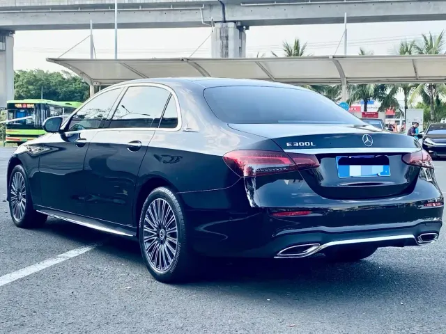 Mercedes-Benz E-Class — Фото автомобиля 6