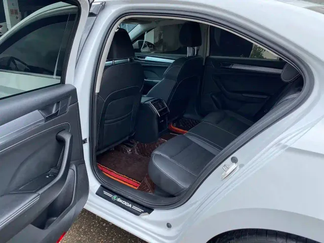 Skoda Superb — Фото автомобиля 8