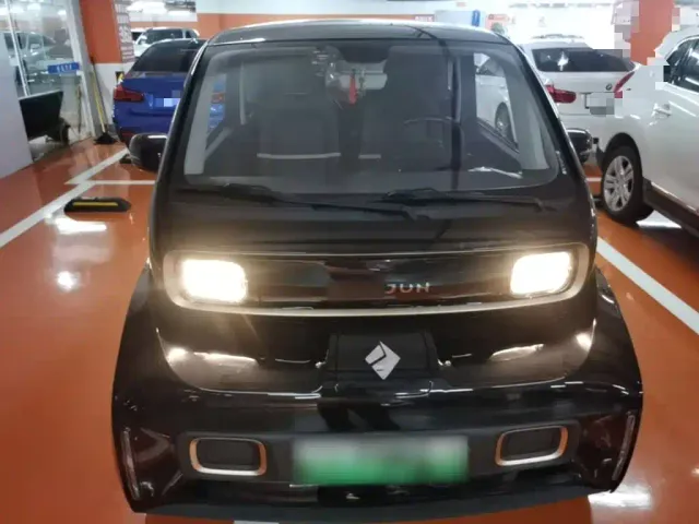 Baojun KiWi EV — Фото автомобиля 2
