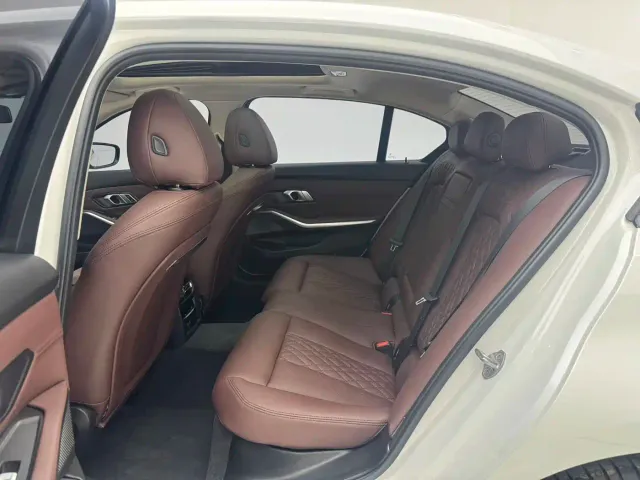 BMW 3 Series — Фото автомобиля 17