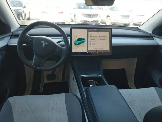 Tesla Model Y — Фото автомобиля 12