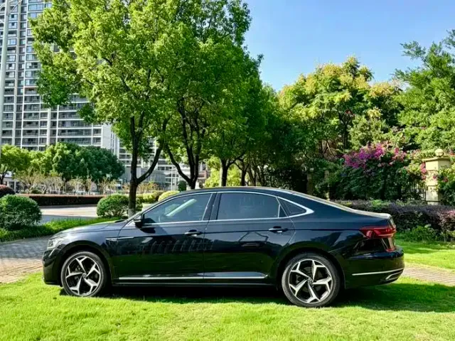 Volkswagen Passat — Фото автомобиля 4