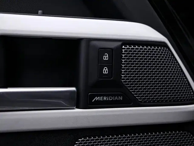 Land Rover Defender — Фото автомобиля 14