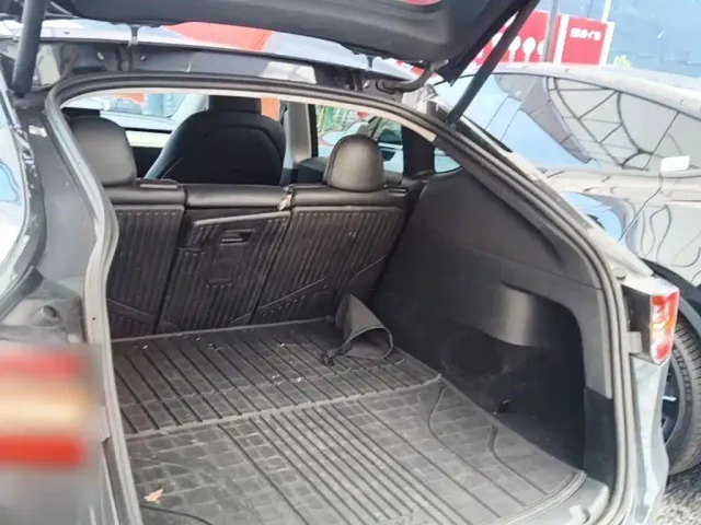 Tesla Model Y — Фото автомобиля 18