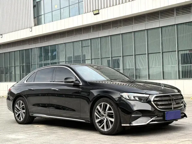Mercedes-Benz E-Class — Фото автомобиля 3