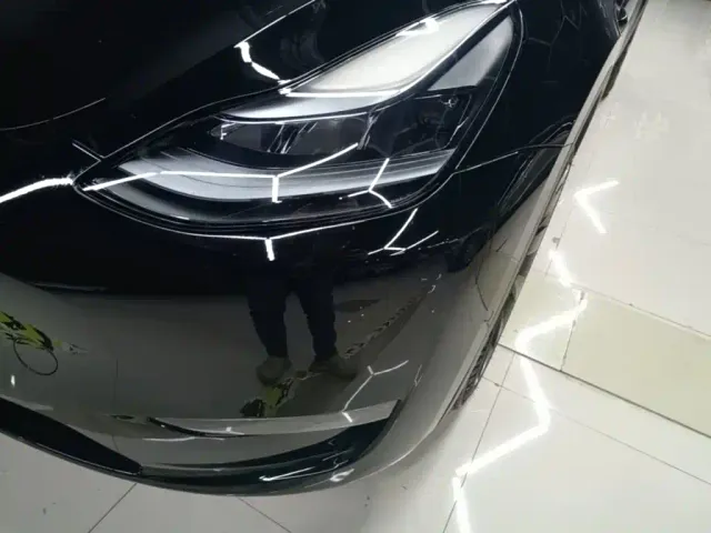 Tesla Model Y — Фото автомобиля 23