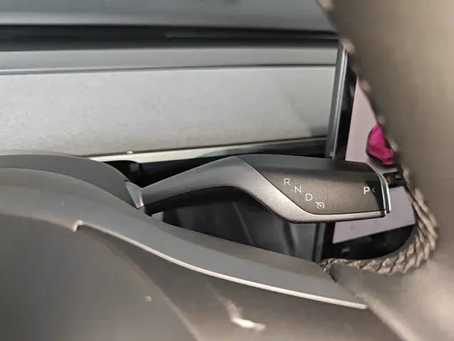 Tesla Model Y — Фото автомобиля 13