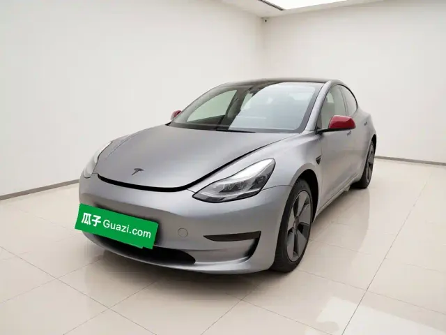 Фотография автомобиля — Tesla Model 3