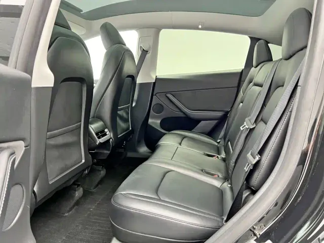 Tesla Model Y — Фото автомобиля 17